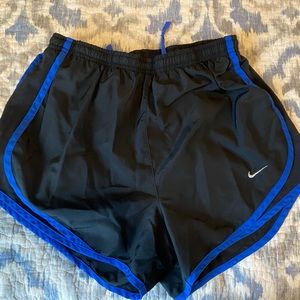 Nike - S - Athletic Shorts
